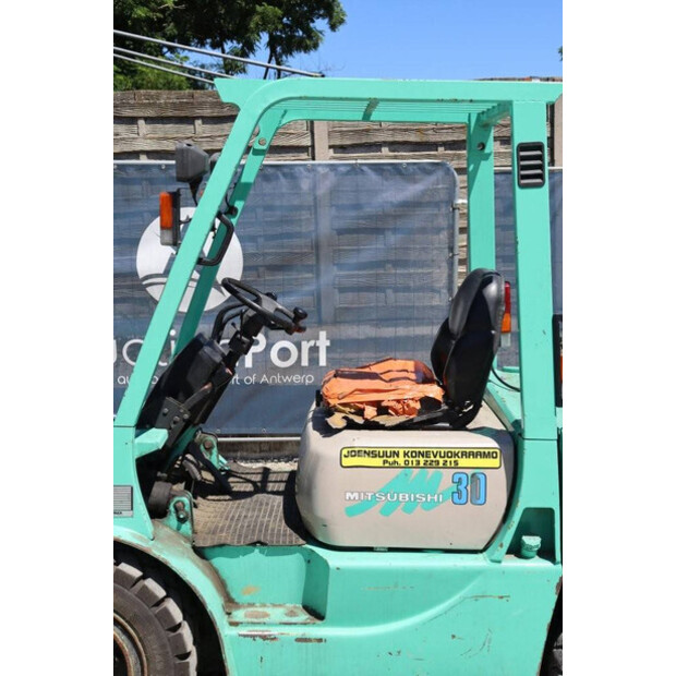 1999 MITSUBISHI FG30T-41908396