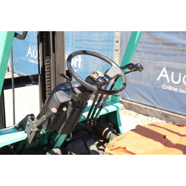 1999 MITSUBISHI FG30T-41908401