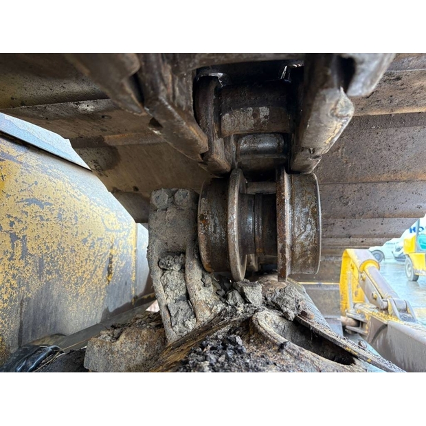2018 Komatsu D65PX-18-41915530