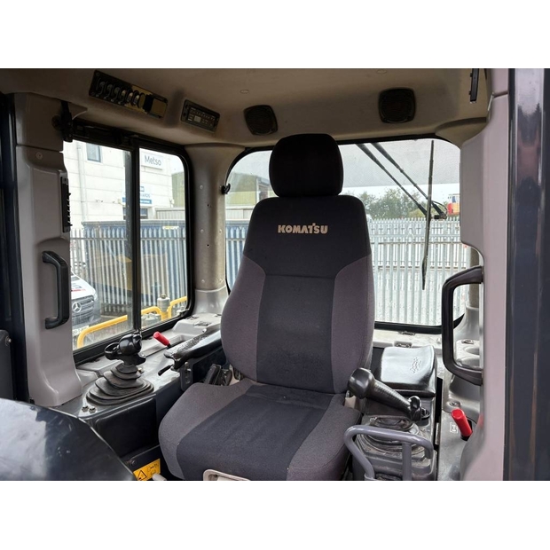 2018 Komatsu D65PX-18-41915535