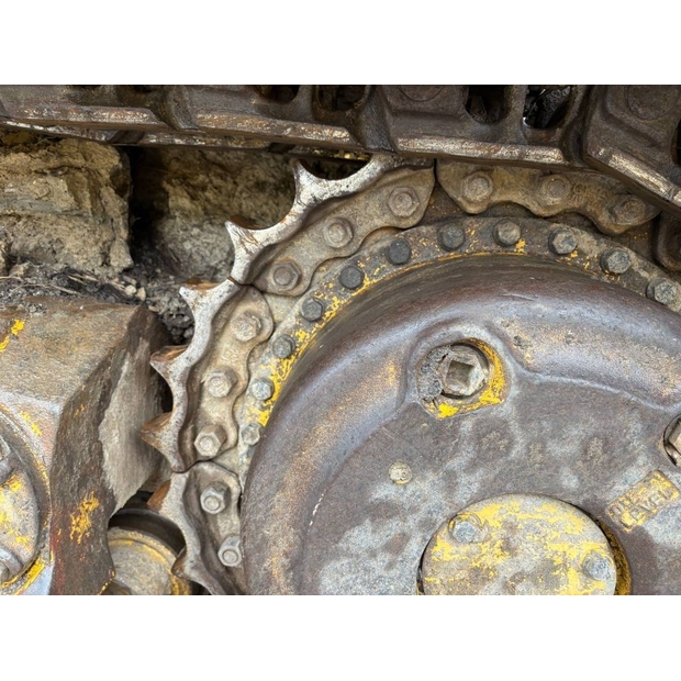 2018 Komatsu D65PX-18-41915536