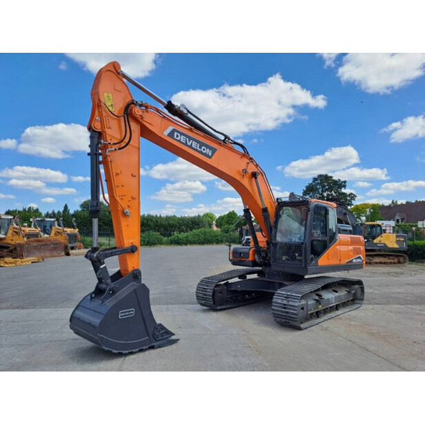 2025 ديفيلون DX225LC-7M-41925680