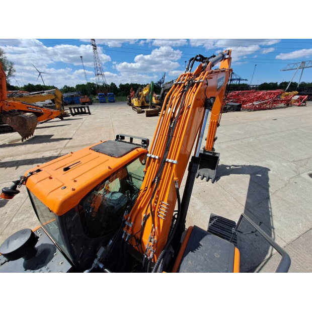 2025 ديفيلون DX225LC-7M-41925703