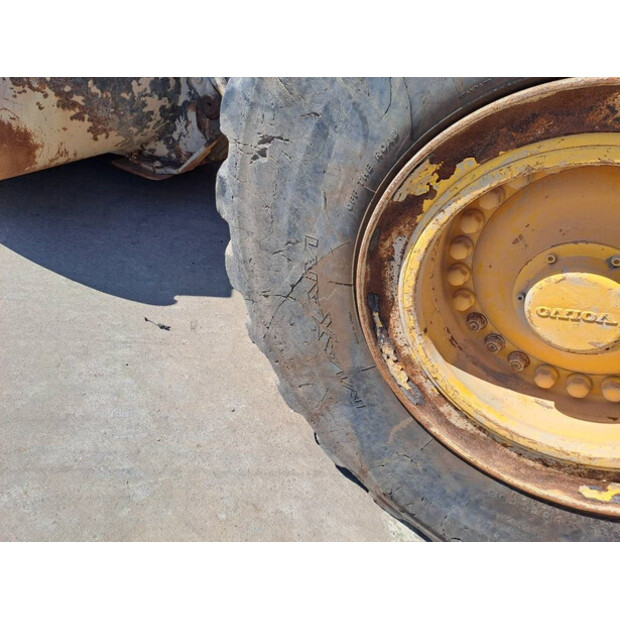 2011 فولفو L180G-41926546