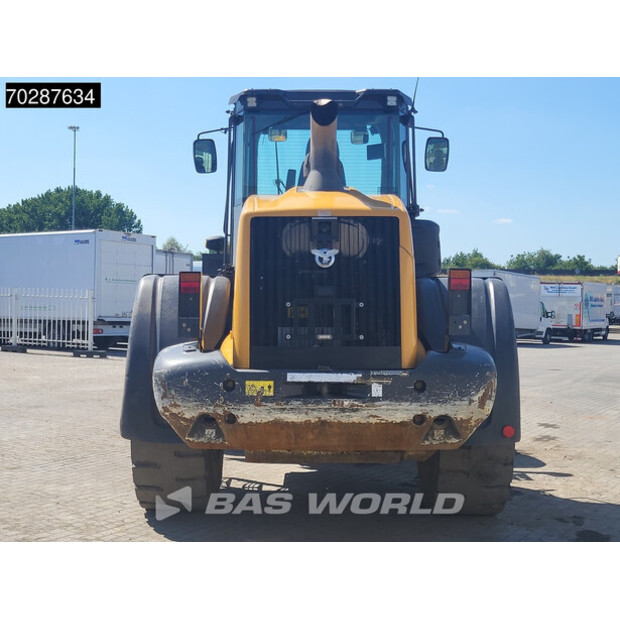 2017 CASE 821G-41944672