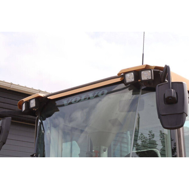 2019 فولفو L60H-41944828