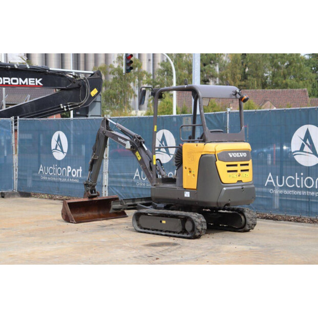 2017 Volvo EC18D-41945312