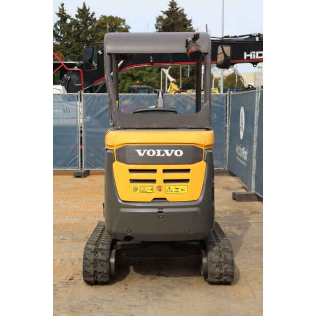 2017 Volvo EC18D-41945313
