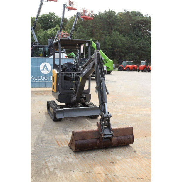 2017 Volvo EC18D-41945315