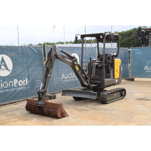 2017 Volvo EC18D-41945317