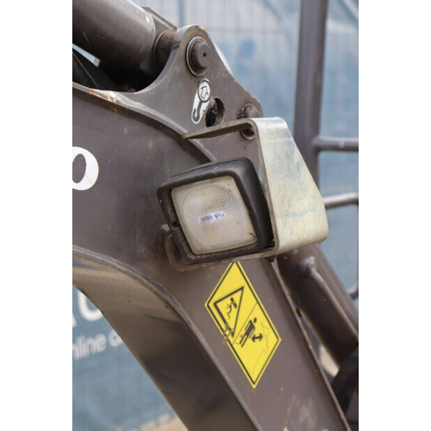 2017 Volvo EC18D-41945325