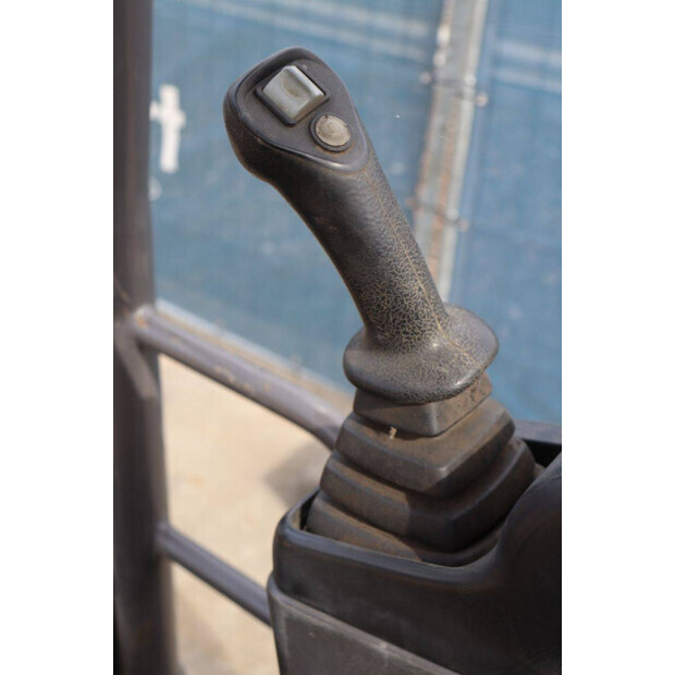 2017 Volvo EC18D-41945342