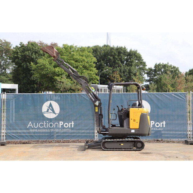 2017 Volvo EC18D-41945356