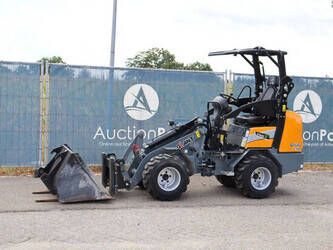 Image for WHEEL LOADERS 2024 GiANT W15