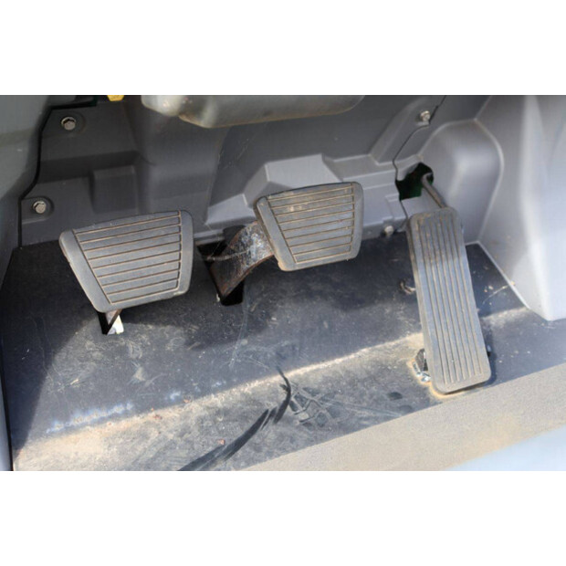 2006 MITSUBISHI FD25N-41949040