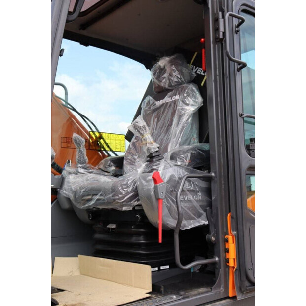 2025 أونبيكند DX225LC-7M-41949884