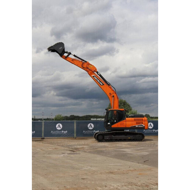 2025 أونبيكند DX225LC-7M-41949890