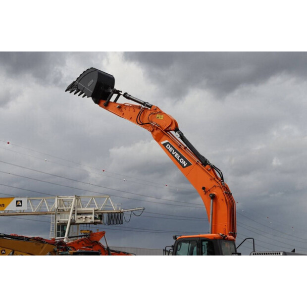2025 أونبيكند DX225LC-7M-41949893