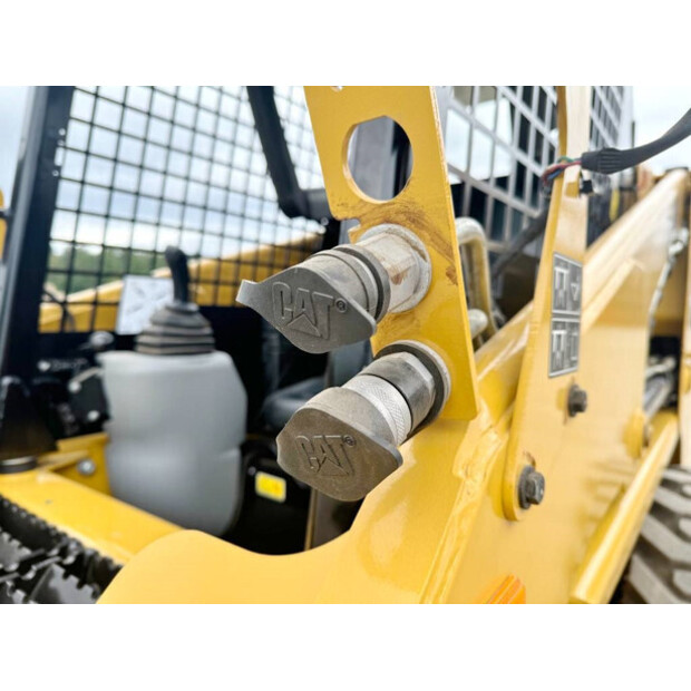 2025 Caterpillar 216B3-41971047