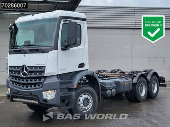 صورة ل شاحنات 2023 مرسيدس بنز Arocs 3342