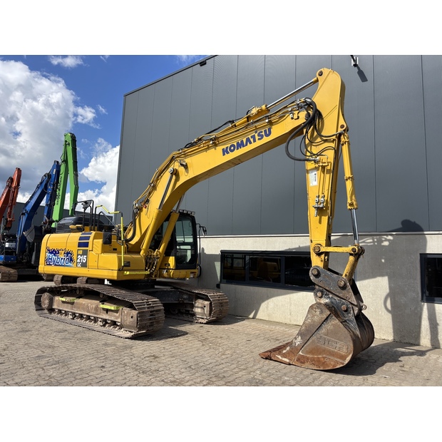 2021 Komatsu HB215LC-3-41985078
