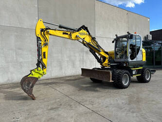 صورة ل حفارات بعجلات 2013 نيوسون EW100
