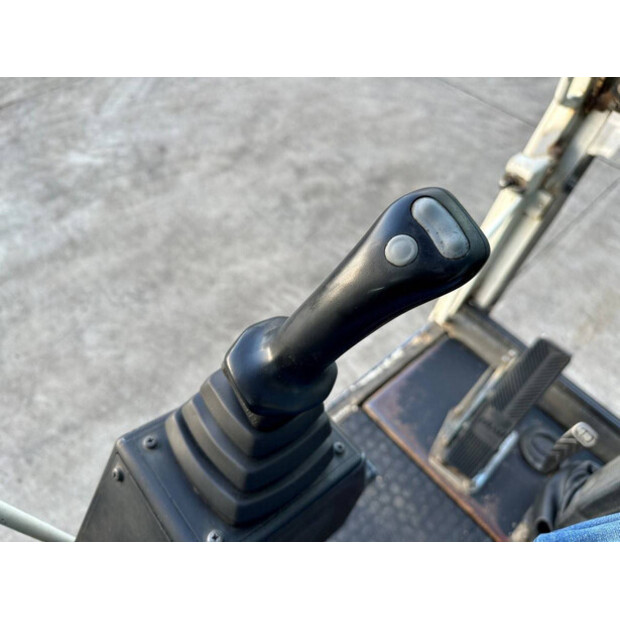 2000 FUCHS MHL331-41992685