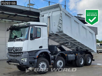 صورة ل شاحنات 2023 مرسيدس بنز Arocs 4245