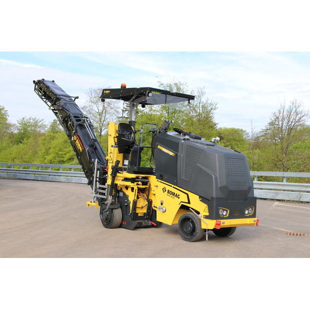 BOMAG BM 600/15-2-42023320