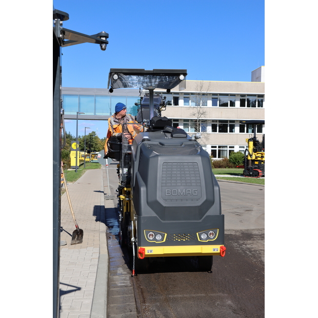BOMAG BM 600/15-2-42023322