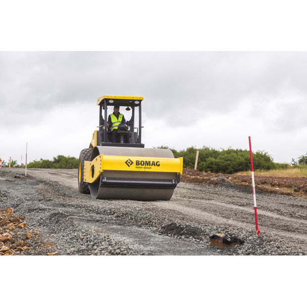 BOMAG BW 211 D-5-42023897