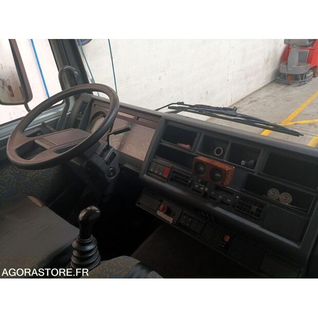 1999 Renault M150-42038536