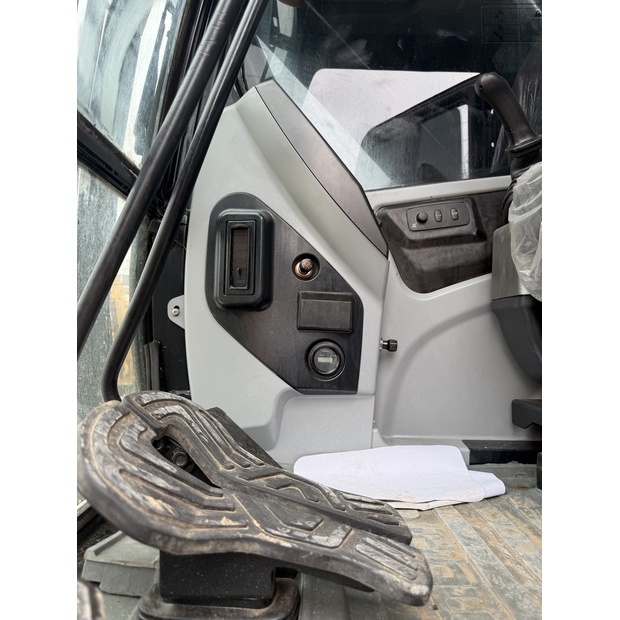 2024 Hyundai HX220-42038658