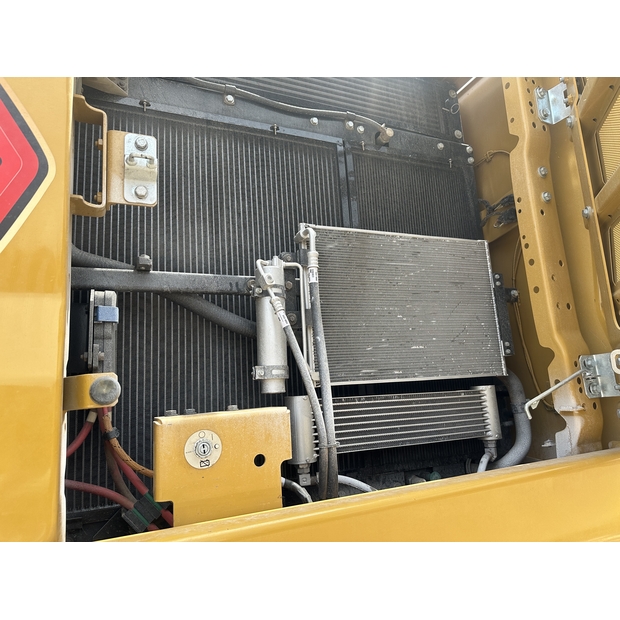 2023 Caterpillar 330GC-42039466