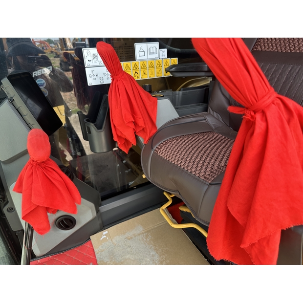 2023 Caterpillar 330GC-42039468