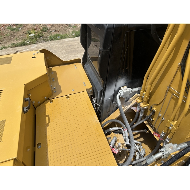 2023 Caterpillar 330GC-42039470