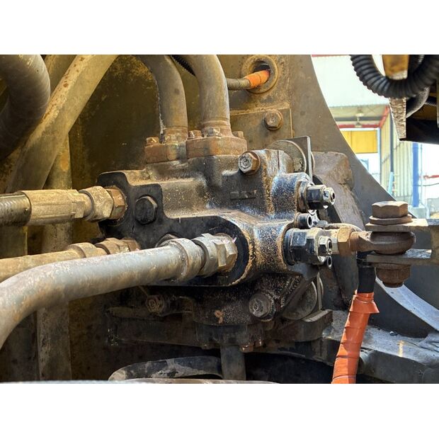 2005 Komatsu WA380-5-42039695