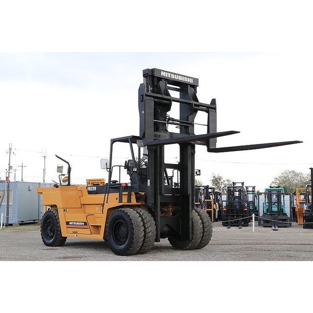 2004 MITSUBISHI FD220-42040092