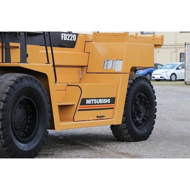 2004 MITSUBISHI FD220-42040102