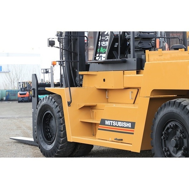 2004 MITSUBISHI FD220-42040103