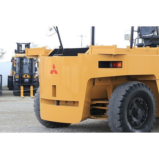 2004 MITSUBISHI FD220-42040105