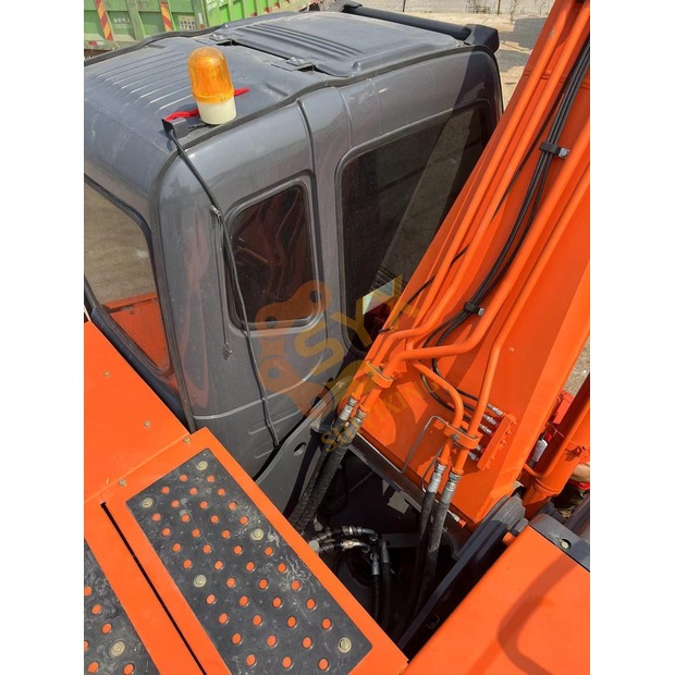 2024 Hitachi ZX200-3G-42040289