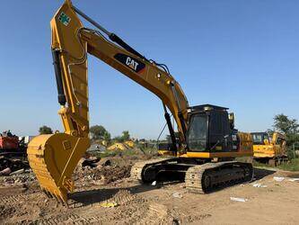 صورة ل حفارات مجنزرة 2023 كاتربيلر 325D2