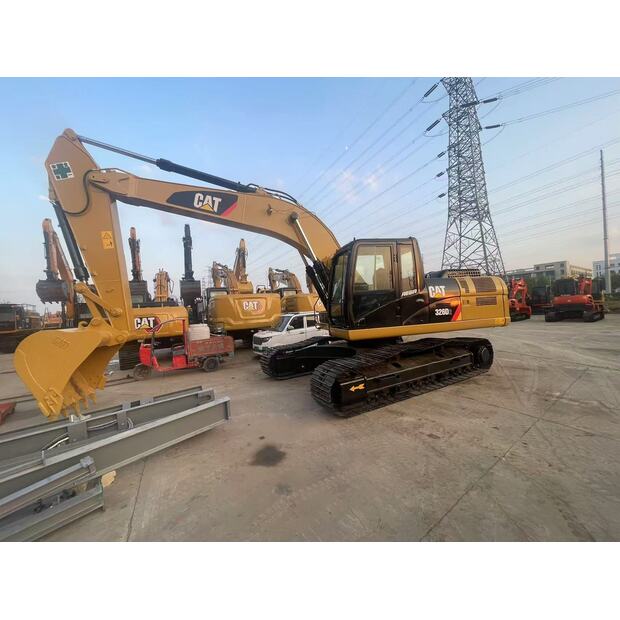2023 Caterpillar 326D2-42040481