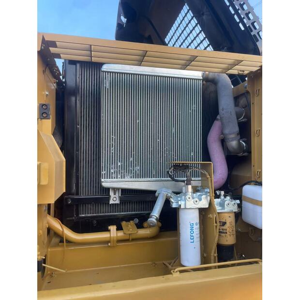 2023 Caterpillar 326D2-42040482