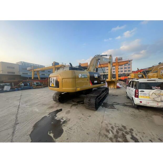 2023 Caterpillar 326D2-42040483