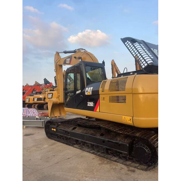 2023 Caterpillar 326D2-42040485