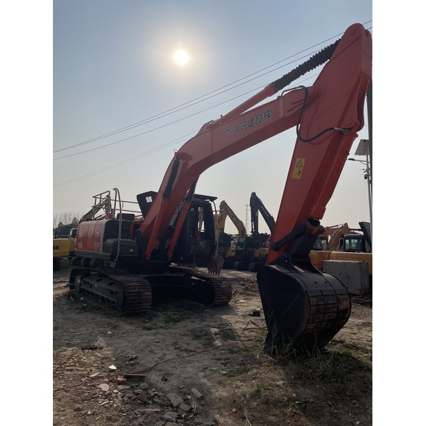 2023 Hitachi ZX240-42040526