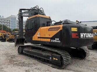 صورة ل حفارات مجنزرة 2024 هيونداي HX220HD