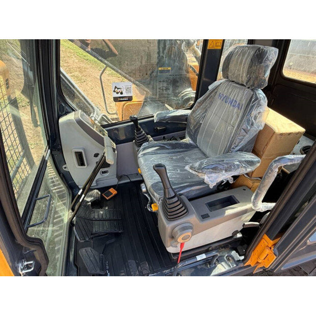 2025 Hyundai R340L-42042283